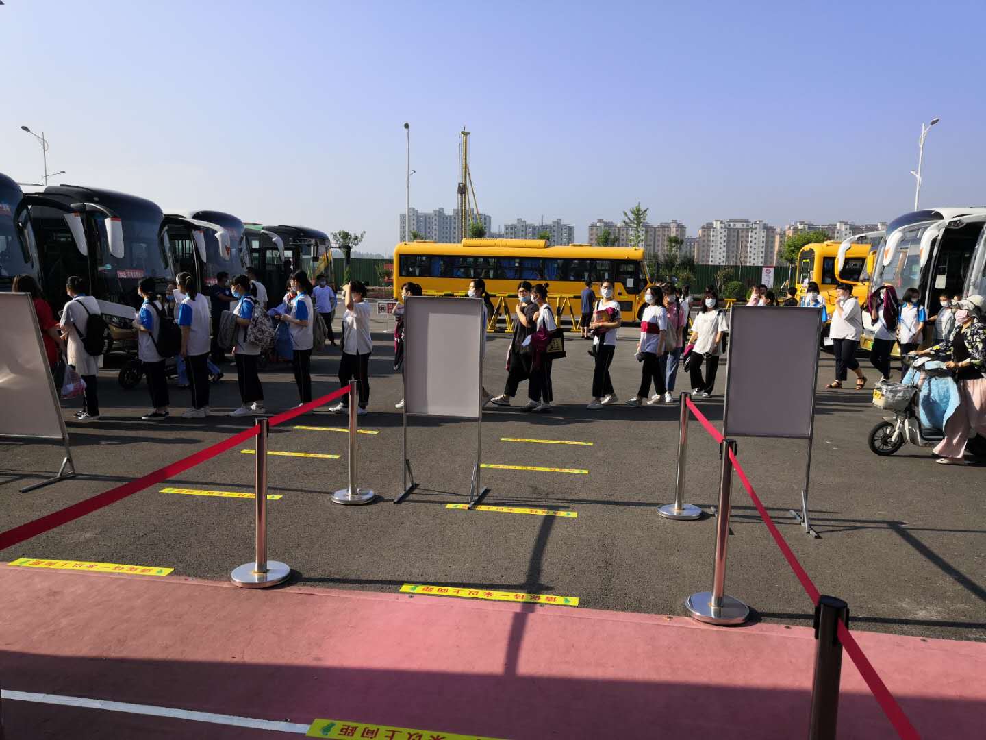 2接送考生.jpg